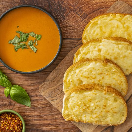 15-minute Tomato Soup and Garlic Cheese Toast